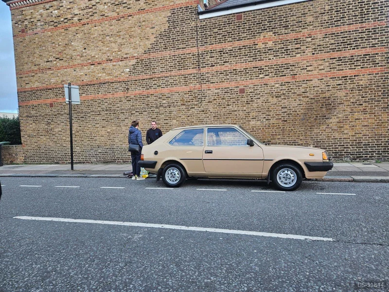 1984 Volvo 340 Dl in London 6