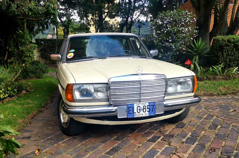 1981 Mercedes-Benz 280 E in Bogotá