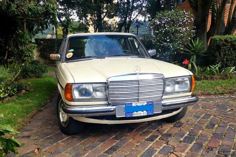 1981 Mercedes-Benz 280 E in Bogotá 2