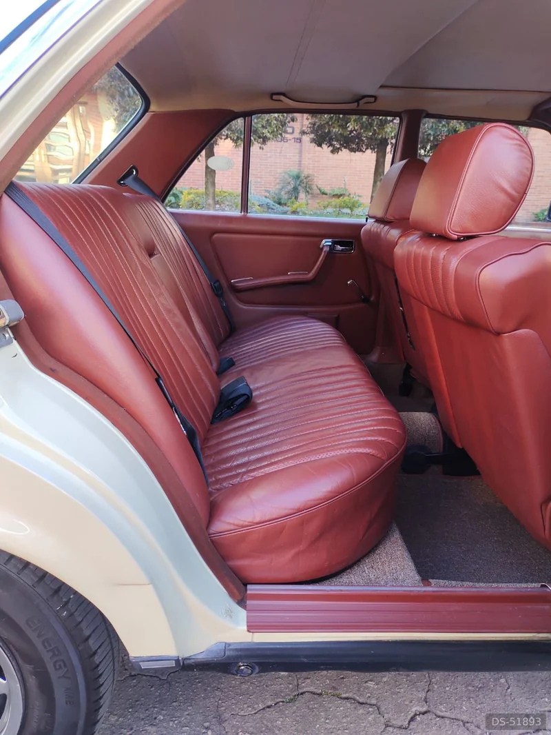 1981 Mercedes-Benz 280 E in Bogotá 4