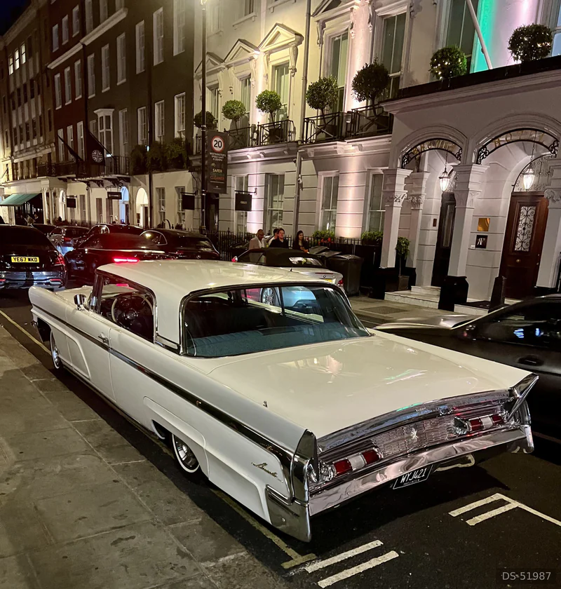 1960 Lincoln Premier in Ilford 3