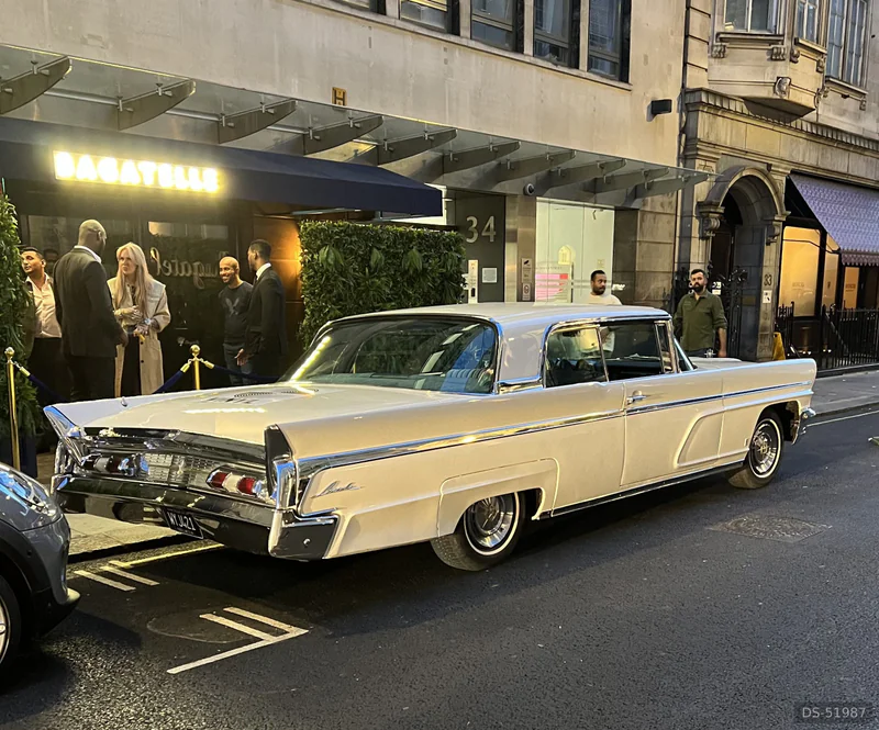 1960 Lincoln Premier in Ilford 4