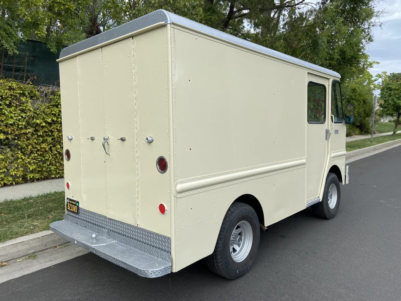 1968 Ford Grumman Van in Los Angeles 5