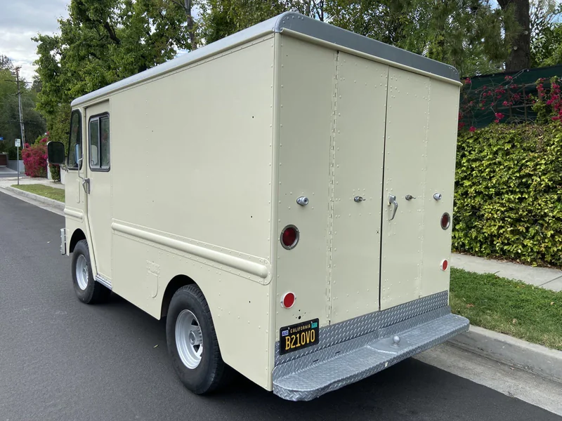 1968 Ford Grumman Van in Los Angeles 6