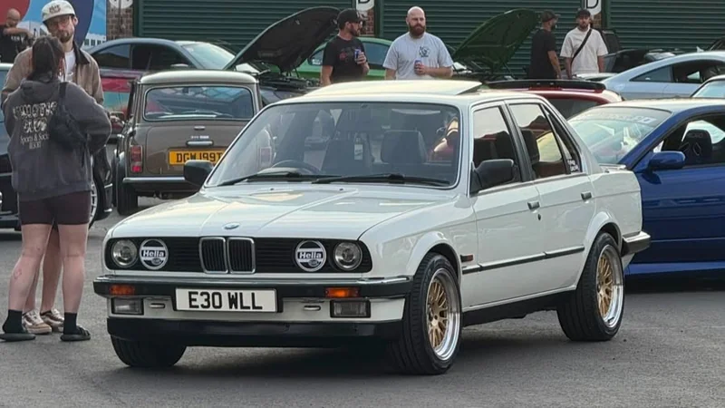 1987 BMW E30 in Newcastle upon Tyne 8