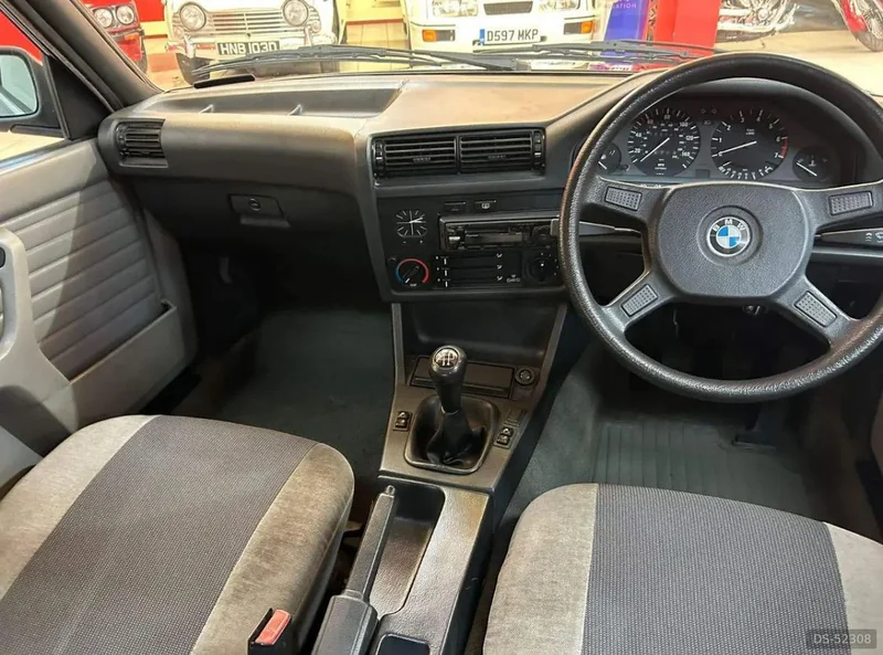 1989 BMW 318 in Buckingham 9