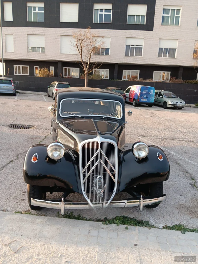1957 Citroen 11 Ligero in Madrid 5