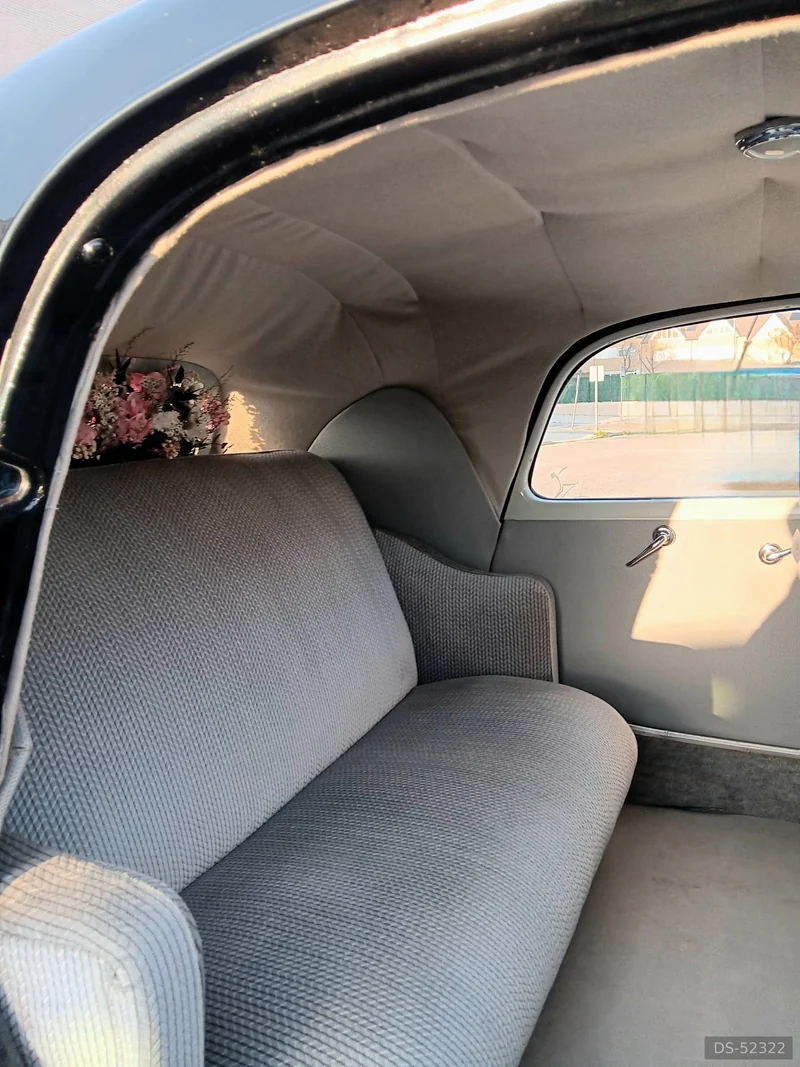 1957 Citroen 11 Ligero in Madrid 8