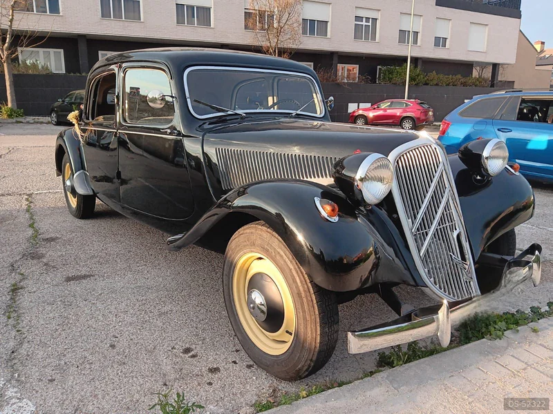 1957 Citroen 11 Ligero in Madrid 3