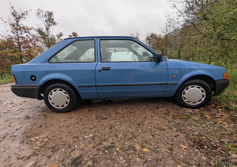 1990 Ford Escort in Radstock 2