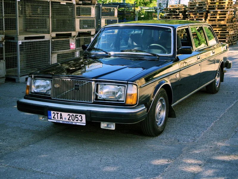 1977 Volvo 264 in Brno 11