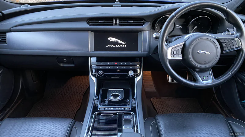 2019 Jaguar Xf in London 6