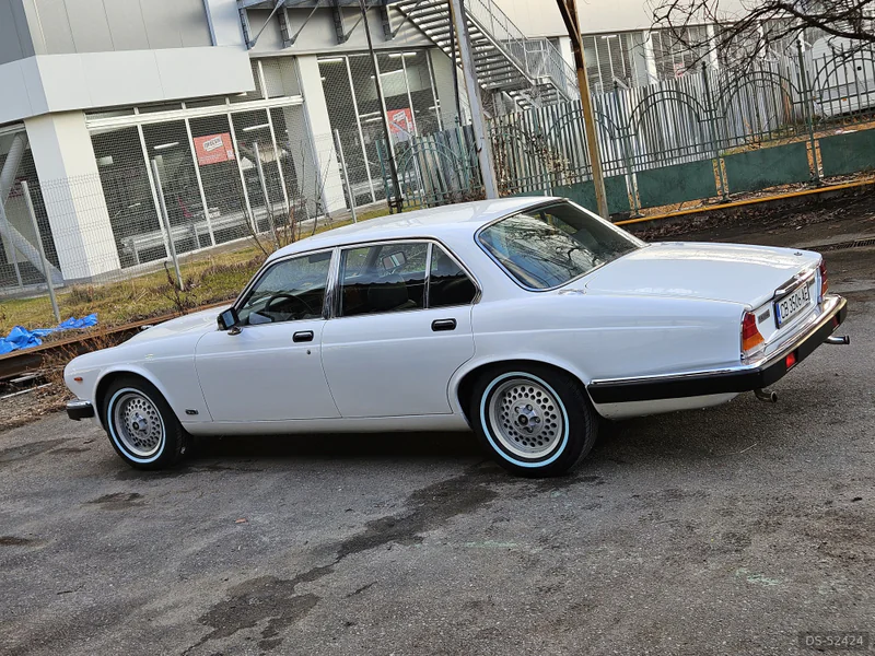 1986 Jaguar Xj12 in Sofia 7