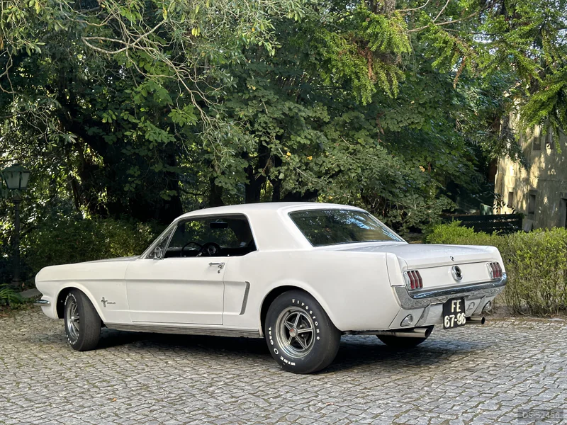 1965 Ford Mustang in Lisboa 8
