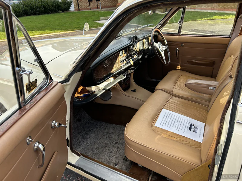 1968 Daimler Soverign 420 in Preston 4