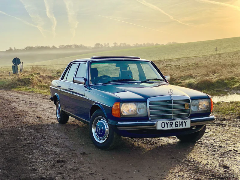 1983 Mercedes-Benz W123 - 230e in London 2