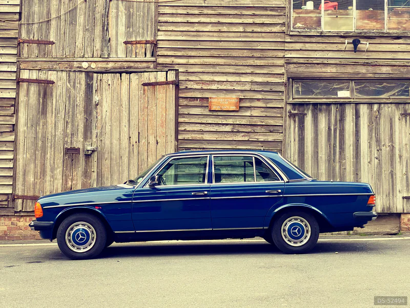 1983 Mercedes-Benz W123 - 230e in London 3
