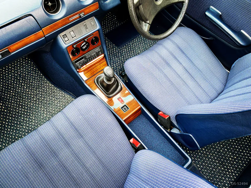 1983 Mercedes-Benz W123 - 230e in London 11