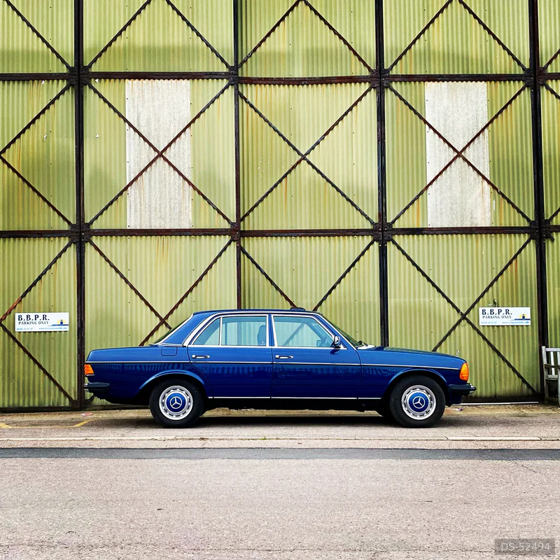 1983 Mercedes-Benz W123 - 230e in London 4