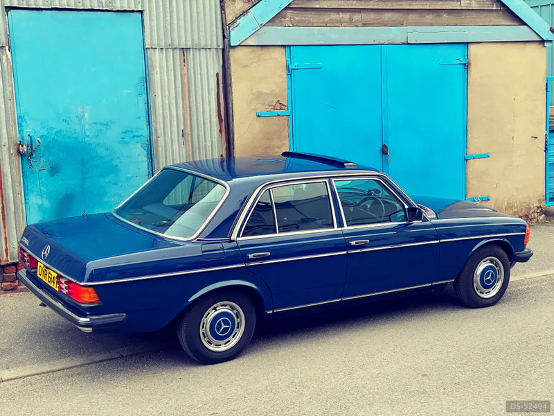1983 Mercedes-Benz W123 - 230e in London 7