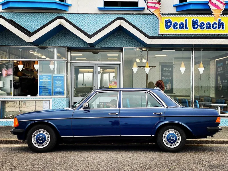 1983 Mercedes-Benz W123 - 230e in London 8
