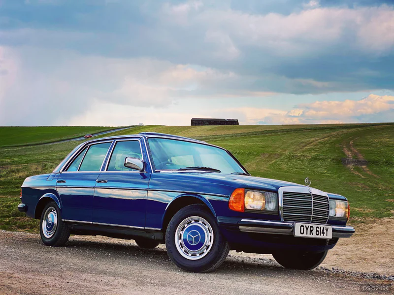 1983 Mercedes-Benz W123 - 230e in London 10
