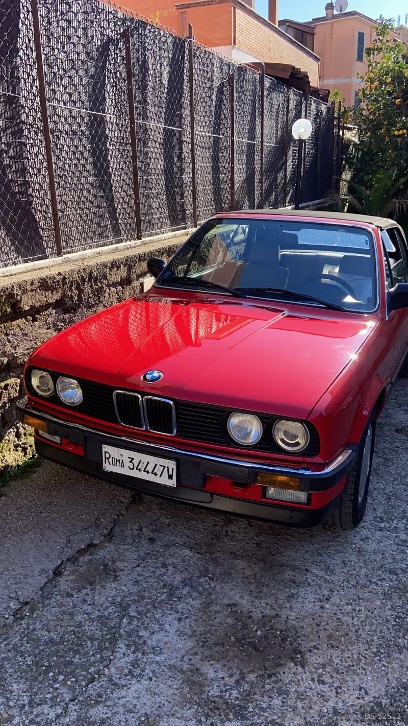 1990 BMW E30 in Roma 2