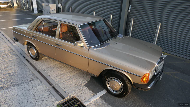1981 Mercedes-Benz 200 in London 9