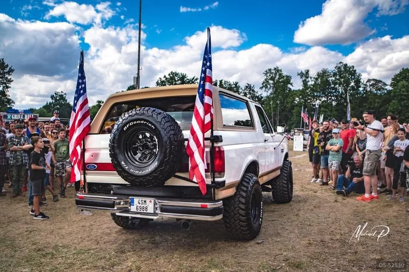 1990 Ford Bronco in švihov 3