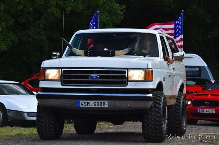 1990 Ford Bronco in švihov 5