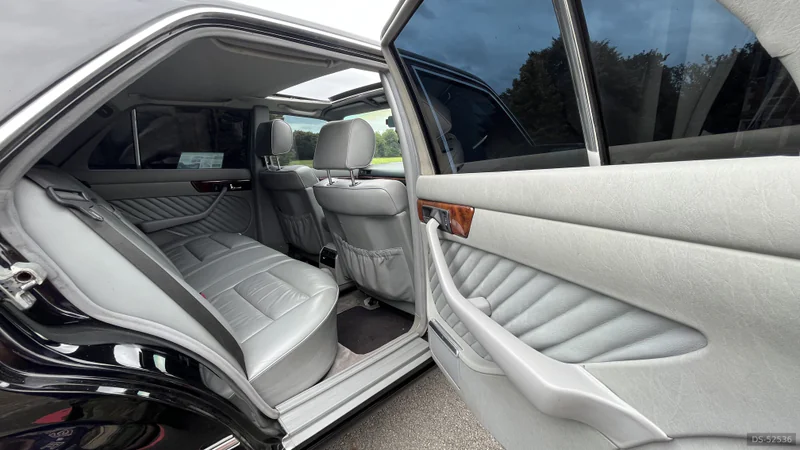 1991 Mercedes-Benz W126 S Class in Birmingham 4