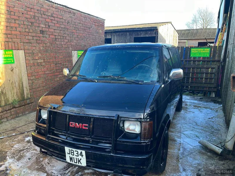 1991 GMC Safari in Filey 2