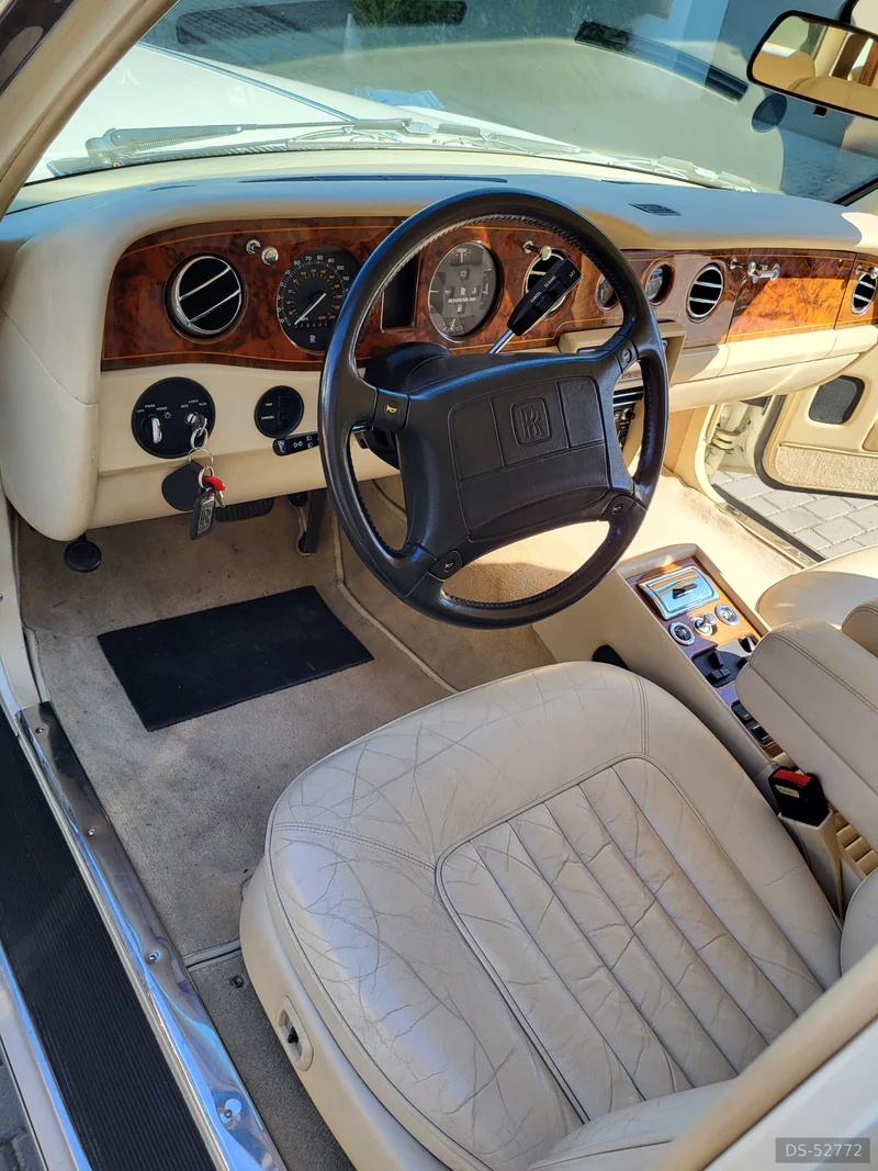 1990 Rolls-Royce Silver Spur II in Brno 9