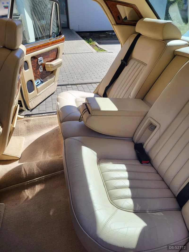 1990 Rolls-Royce Silver Spur II in Brno 10