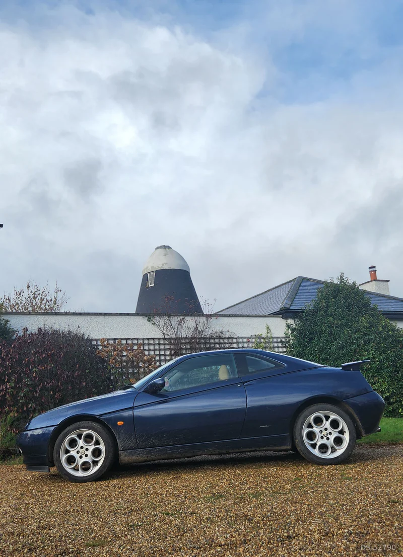 2001 Alfa Romeo Gtv in London 2