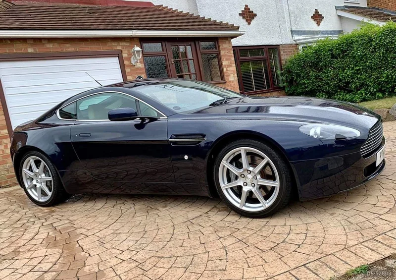 2007 Aston Martin Vantage in Rochester 2