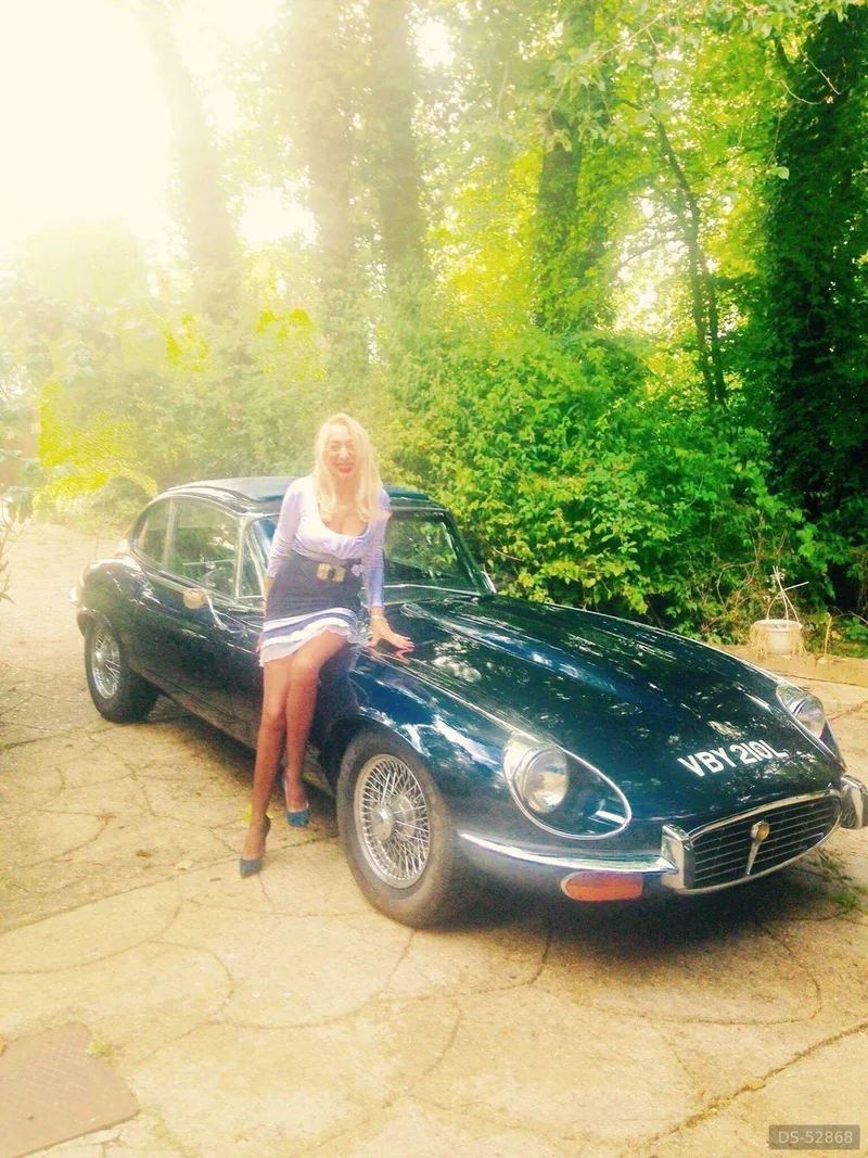 1974 Jaguar E-type Series 3 V12 in London 8