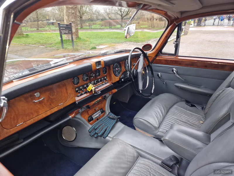 1969 Jaguar 420g in London 4