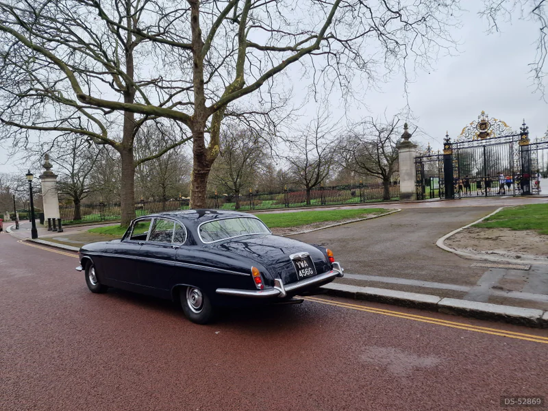 1969 Jaguar 420g in London 5