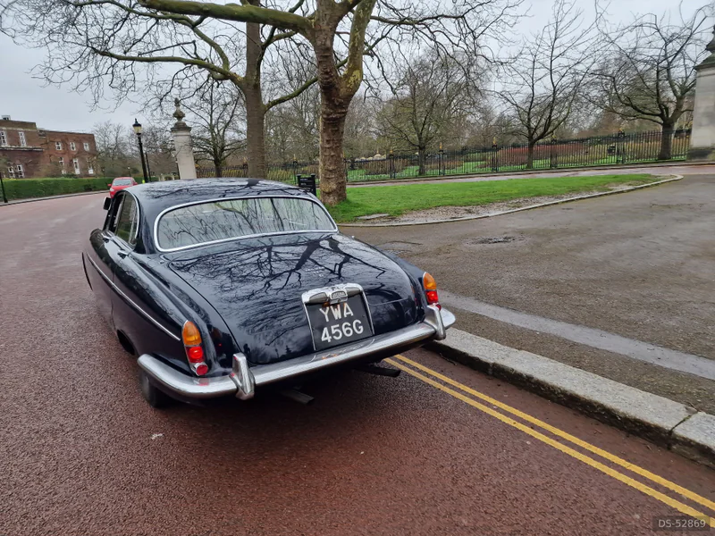 1969 Jaguar 420g in London 3