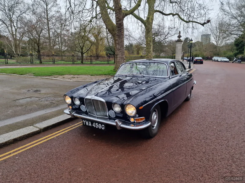 1969 Jaguar 420g in London 6