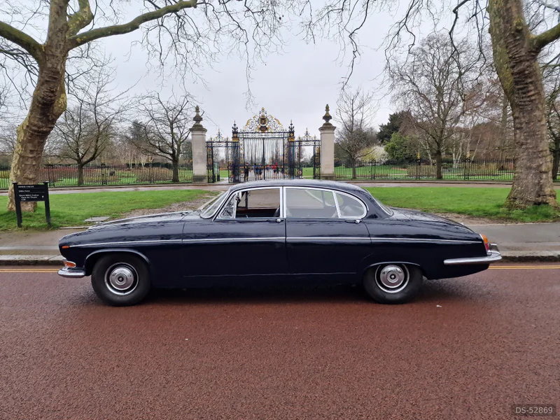 1969 Jaguar 420g in London 2