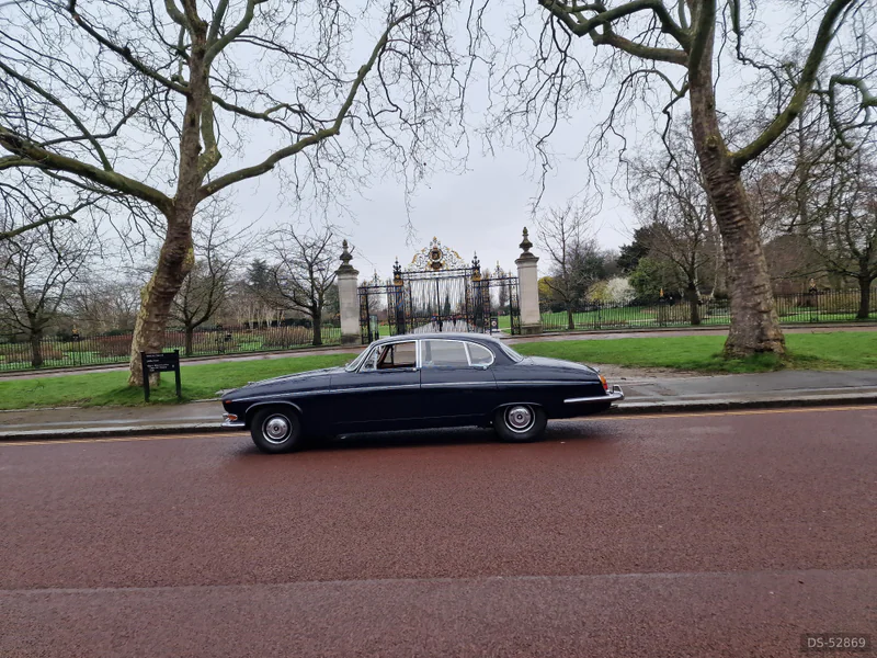 1969 Jaguar 420g in London 7