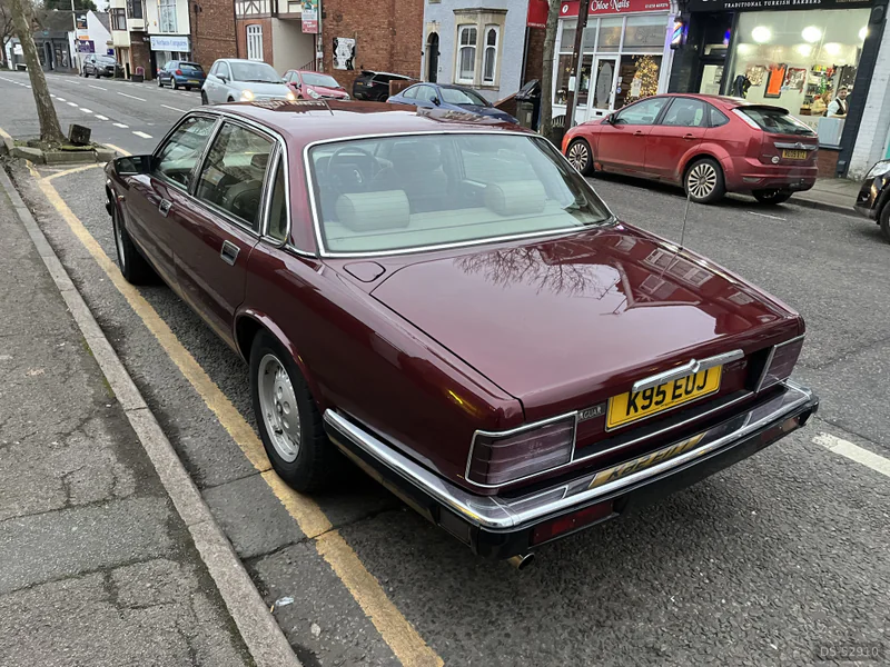 1992 Jaguar Xj40 in Corby 3