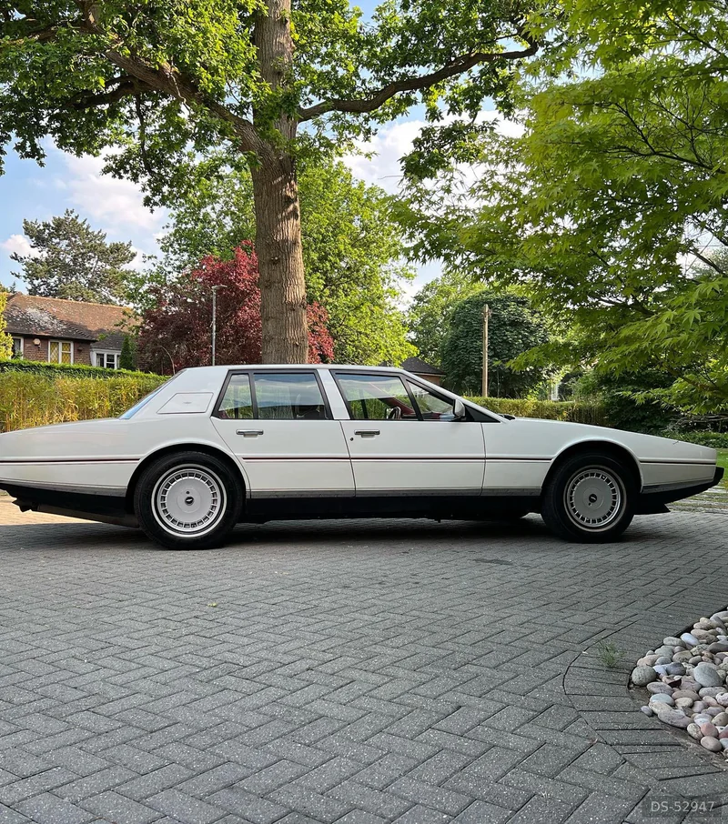 1985 Aston Martin Lagonda in London 7