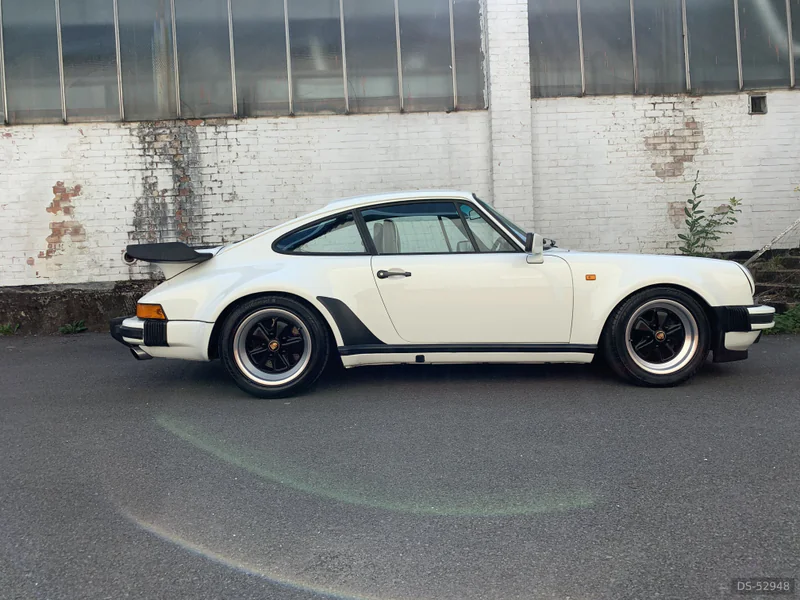 1988 Porsche 930 Turbo in London 4
