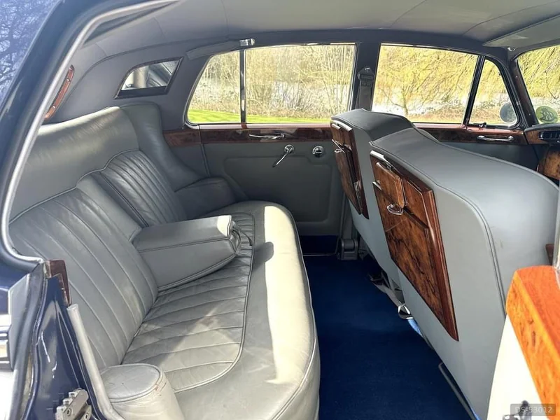 1965 Rolls-Royce Silver Cloud in Silverstone 3