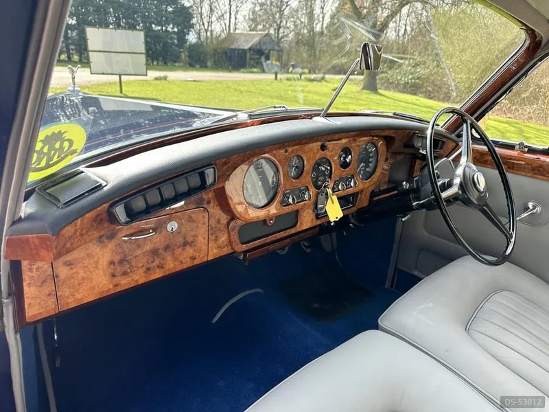 1965 Rolls-Royce Silver Cloud in Silverstone 5