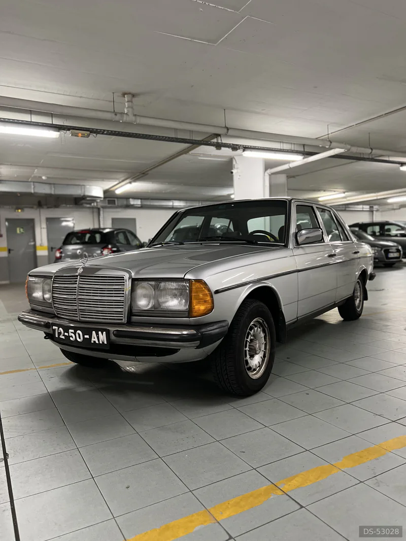 1982 Mercedes-Benz W123 300d in Leiria 4