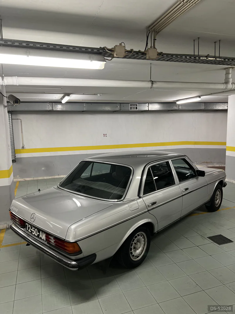 1982 Mercedes-Benz W123 300d in Leiria 6